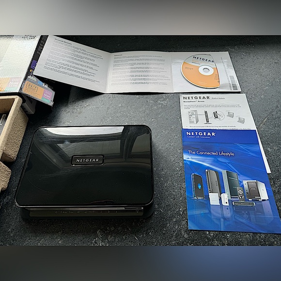 NETGEAR RangeMax Dual Band Wireless-N Gigabit Router - Picture 10 of 11